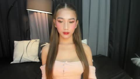 Snapshot of oliviablachx chatting on 01/21/25, 07:04 lia online show from 01/21/25, 07:04