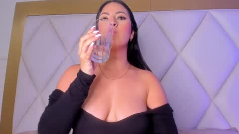 OLIVIA online show from 01/31/25, 01:43