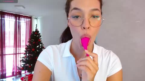 Olivia Bram online show from 11/28/25, 03:04