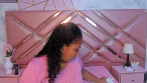 Snapshot of oliviaburningmilf chatting on 06/08/26, 11:32 Olivia Burning online show from 06/08/26, 11:32