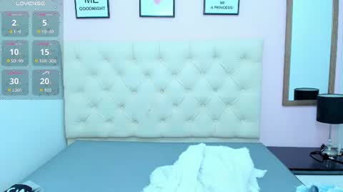 Snapshot of oliviaburningmilf chatting on 07/15/26, 07:41 Olivia Burning online show from 07/15/26, 07:41