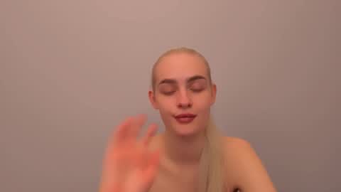 Snapshot of oliviahappy chatting on 12/21/25, 09:11 oliviaBeauty online show from 12/21/25, 09:11