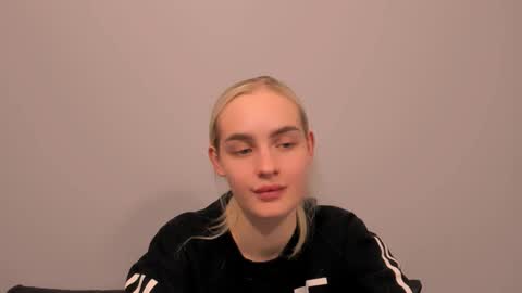 Snapshot of oliviahappy chatting on 02/17/26, 04:57 oliviaBeauty online show from 02/17/26, 04:57