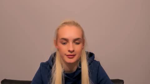 Snapshot of oliviahappy chatting on 02/24/26, 09:02 oliviaBeauty online show from 02/24/26, 09:02