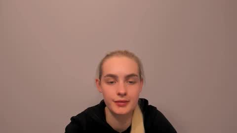 Snapshot of oliviahappy chatting on 02/26/26, 05:45 oliviaBeauty online show from 02/26/26, 05:45