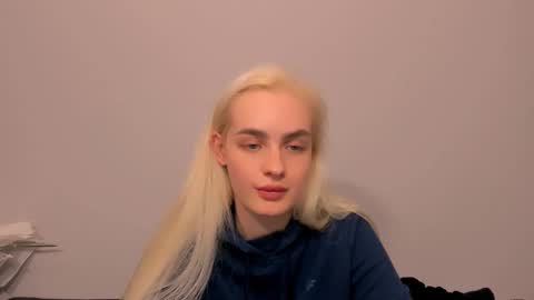 Snapshot of oliviahappy chatting on 03/11/26, 09:32 oliviaBeauty online show from 03/11/26, 09:32