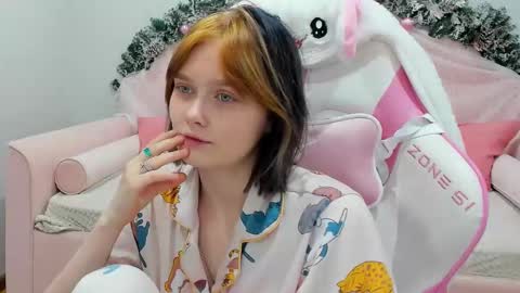 OliviaLaurens online show from 12/17/25, 06:52