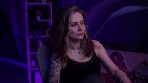 Snapshot of oliviamcclean chatting on 09/17/25, 05:42 Liv online show from 09/17/25, 05:42