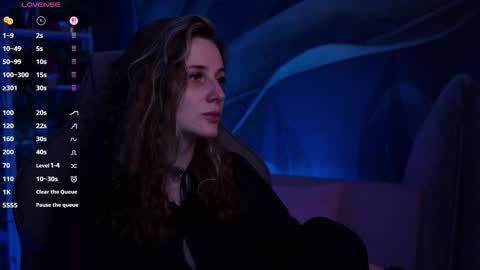 Snapshot of oliviamcclean chatting on 11/07/25, 02:33 Liv online show from 11/07/25, 02:33