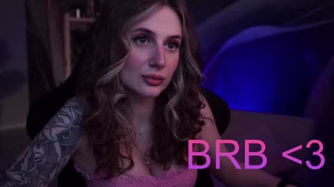 Snapshot of oliviamcclean chatting on 11/18/25, 05:23 Liv online show from 11/18/25, 05:23