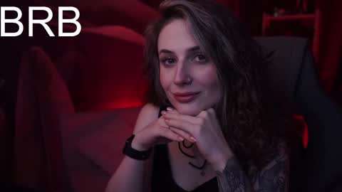 Snapshot of oliviamcclean chatting on 11/23/25, 11:15 Liv online show from 11/23/25, 11:15