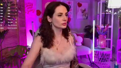 Snapshot of oliviamcclean chatting on 06/17/26, 02:40 Liv online show from 06/17/26, 02:40