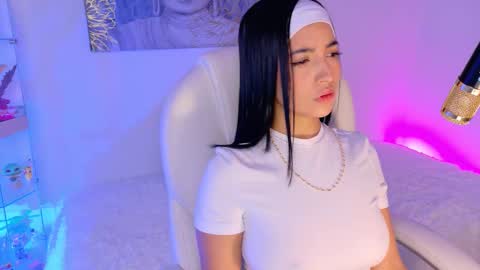 Olivia Mcneill  online show from 02/12/26, 12:55