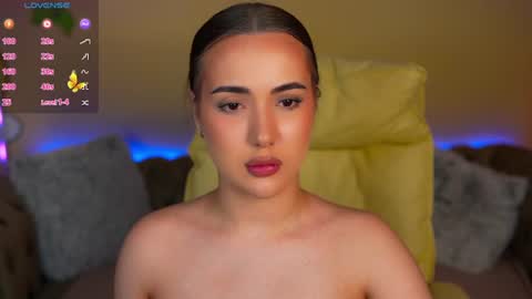 Snapshot of oliviamoore_ chatting on 06/17/26, 06:05 Olivia online show from 06/17/26, 06:05