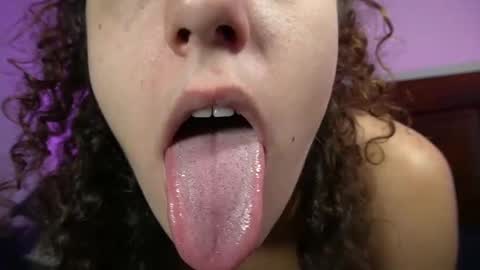 Snapshot of oliviaocean69 chatting on 01/12/25, 01:00 Olivia online show from 01/12/25, 01:00