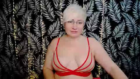 Snapshot of oliviaoskar_ chatting on 03/07/26, 12:35 Kelly online show from 03/07/26, 12:35