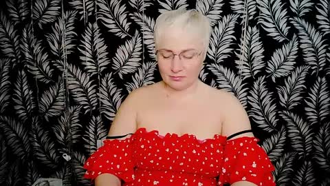 Snapshot of oliviaoskar_ chatting on 04/06/26, 10:16 Kelly online show from 04/06/26, 10:16