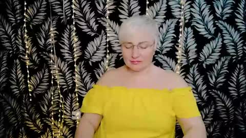 Snapshot of oliviaoskar_ chatting on 04/17/26, 11:24 Kelly online show from 04/17/26, 11:24