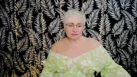 Snapshot of oliviaoskar_ chatting on 04/20/26, 10:29 Kelly online show from 04/20/26, 10:29