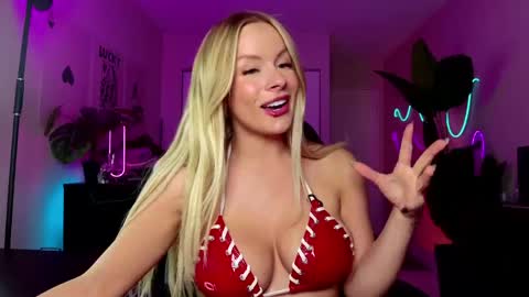 Snapshot of oliviaowens chatting on 05/27/26, 02:08 Olivia Owens online show from 05/27/26, 02:08