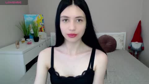 Snapshot of oliviarichi chatting on 05/18/26, 05:35 oliviarichi online show from 05/18/26, 05:35