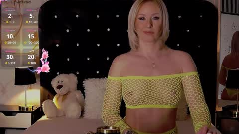 Snapshot of oliviashaw23 chatting on 12/29/24, 06:35 Olivia online show from 12/29/24, 06:35