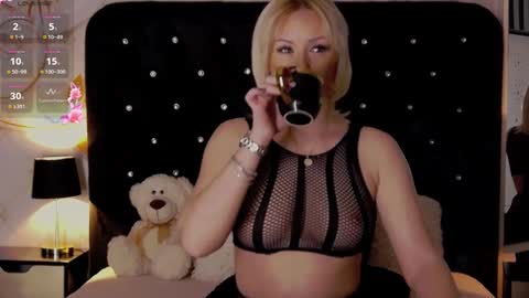 Snapshot of oliviashaw23 chatting on 01/23/25, 04:52 Olivia online show from 01/23/25, 04:52