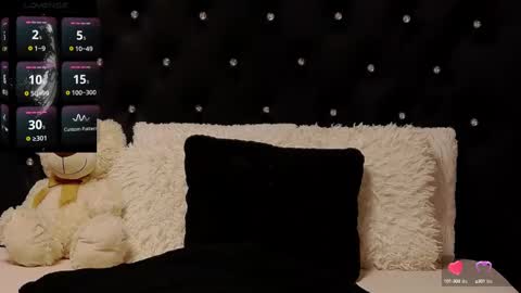 Snapshot of oliviashaw23 chatting on 02/28/25, 05:26 Olivia online show from 02/28/25, 05:26