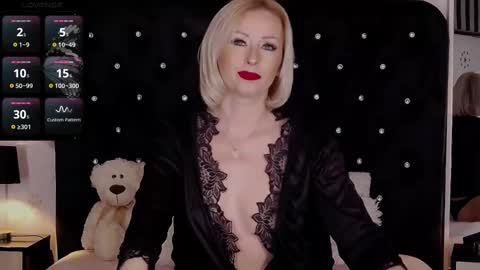 Snapshot of oliviashaw23 chatting on 03/04/25, 11:19 Olivia online show from 03/04/25, 11:19