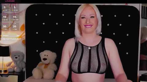 Snapshot of oliviashaw23 chatting on 11/18/25, 09:30 Olivia online show from 11/18/25, 09:30