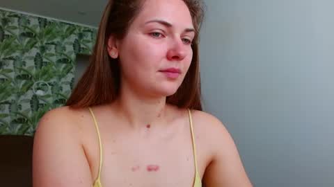 Snapshot of oliviashiny chatting on 05/19/26, 04:19 Olivia online show from 05/19/26, 04:19