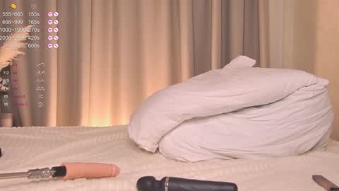 Snapshot of oliviastern chatting on 01/08/25, 02:14 Olivia online show from 01/08/25, 02:14