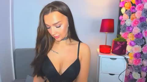 OliviaWomen online show from 10/22/25, 06:35