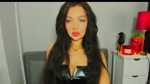 Snapshot of oliviawomen chatting on 03/03/26, 07:14 OliviaWomen online show from 03/03/26, 07:14