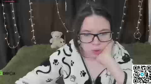 Snapshot of ollie_baird chatting on 03/12/26, 08:09 Ollie online show from 03/12/26, 08:09