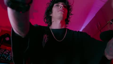     online show from 10/22/25, 03:18