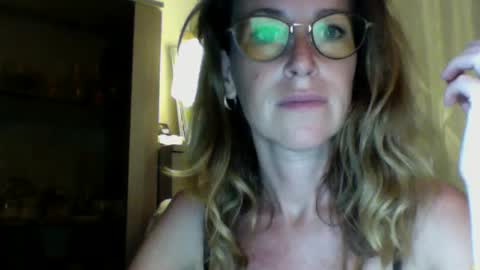 olyra11 online show from 06/11/26, 06:17