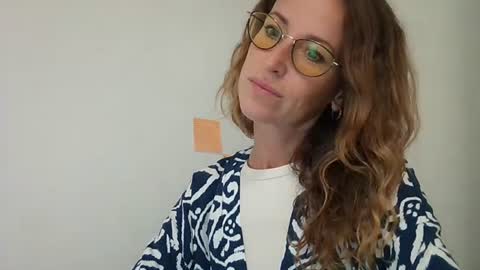 olyra11 online show from 07/31/26, 07:35