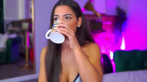 Olivia hereee Nice to meet you  online show from 10/17/25, 08:39