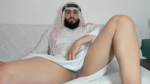 Snapshot of omar_xoxo chatting on 06/20/26, 09:17 Omar online show from 06/20/26, 09:17