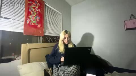 Snapshot of omathena11_11 chatting on 02/12/25, 05:58 omathena11_11 online show from 02/12/25, 05:58