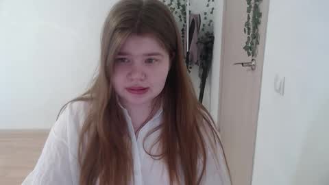 Snapshot of omellyoo chatting on 03/04/26, 09:59 MellY online show from 03/04/26, 09:59