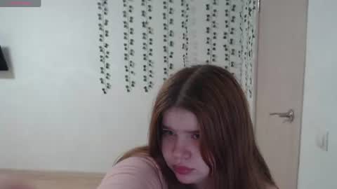 Snapshot of omellyoo chatting on 06/15/26, 08:22 MellY online show from 06/15/26, 08:22