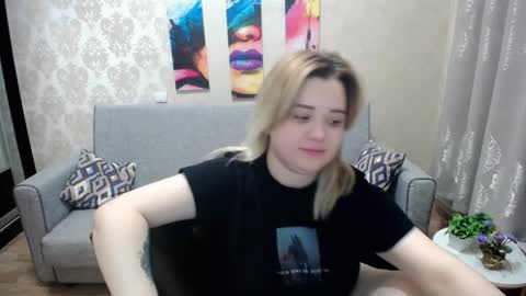 Snapshot of omg_itsperfect chatting on 09/10/25, 12:54 Fina online show from 09/10/25, 12:54