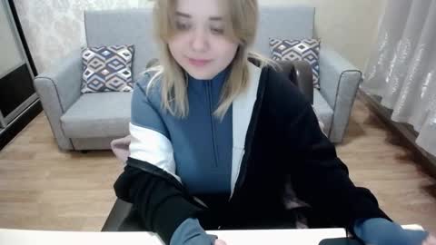 Snapshot of omg_itsperfect chatting on 09/21/25, 06:53 Fina online show from 09/21/25, 06:53