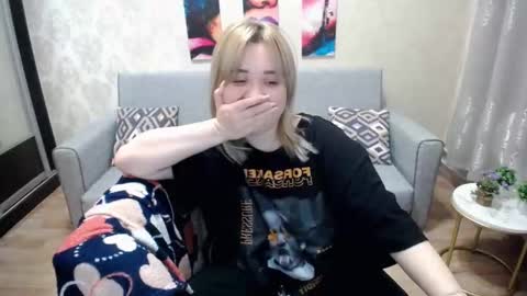 Snapshot of omg_itsperfect chatting on 10/06/25, 10:51 Fina online show from 10/06/25, 10:51