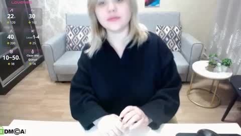 Snapshot of omg_itsperfect chatting on 11/13/25, 12:09 Fina online show from 11/13/25, 12:09