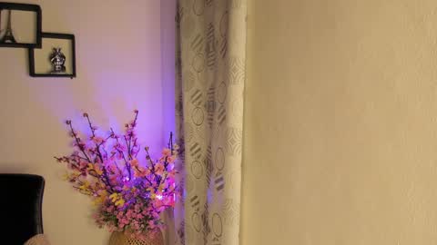 Snapshot of on_tefa chatting on 01/05/25, 03:43 Violette online show from 01/05/25, 03:43