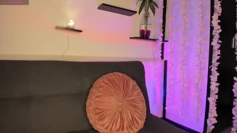 Snapshot of on_tefa chatting on 01/19/25, 10:28 Violette online show from 01/19/25, 10:28