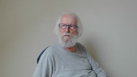 Snapshot of onanister chatting on 02/18/25, 01:22 Somewhere over the rainbow online show from 02/18/25, 01:22